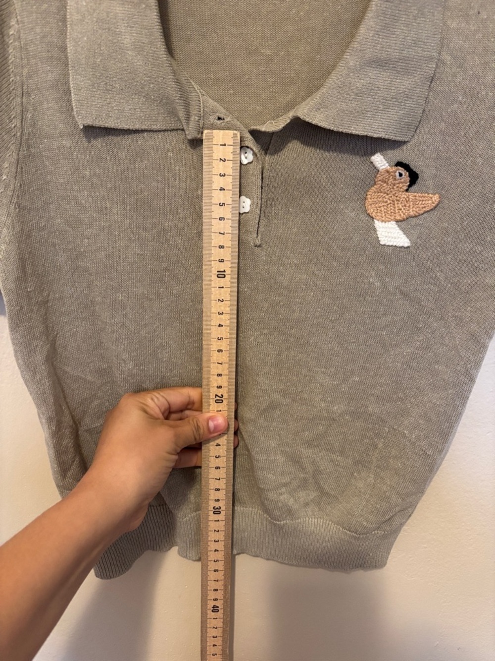 Taupe Short-Sleeve Polo Sweater with Embroidered Duck - Picture 3 of 4